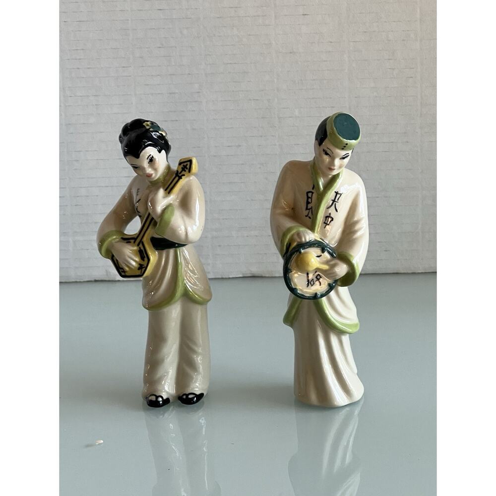 Madison Ceramic Arts Studio: Beautiful Figurines of an Asian Couple - Musicians